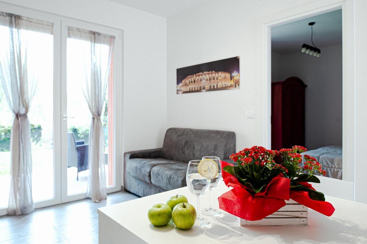 Casa Simone Apartment มัลเชซิเน ภายนอก รูปภาพ